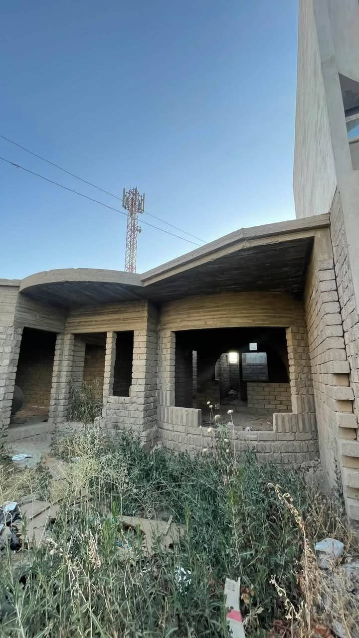 هيكل للبيع الموقع موصل حاوي الكنيسة خلف الملعب  المساحة 200م للتفاصيل اكثر التواصل على الرقم ***********
