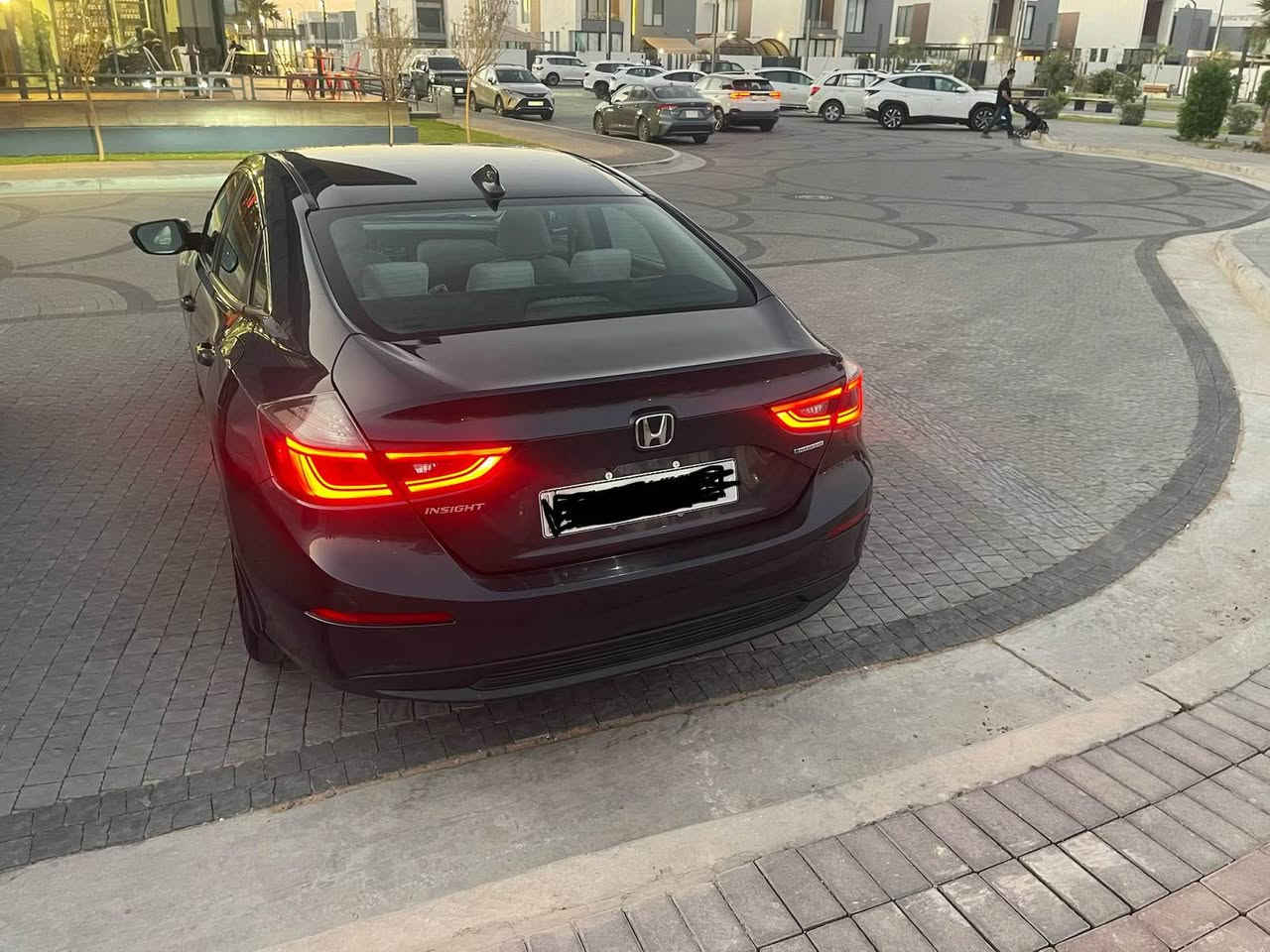 السلام عليكم 
هوندا إنسايت هايبرد موديل 22 فئه EX 
ماشيه 111.989الف كيلو 
المقاعد :شامواه 
لون :نيلي 
محرك 1.5 /4سلندر 
رقم بغداد 
حادثها قطعتين سونار موجود بل منشور 
سعر :13.000$ بيها مجال اتصل تدلل تشلع عيوني 
عنوان :بغداد مجمع البدور *********** بغداد, العراق
