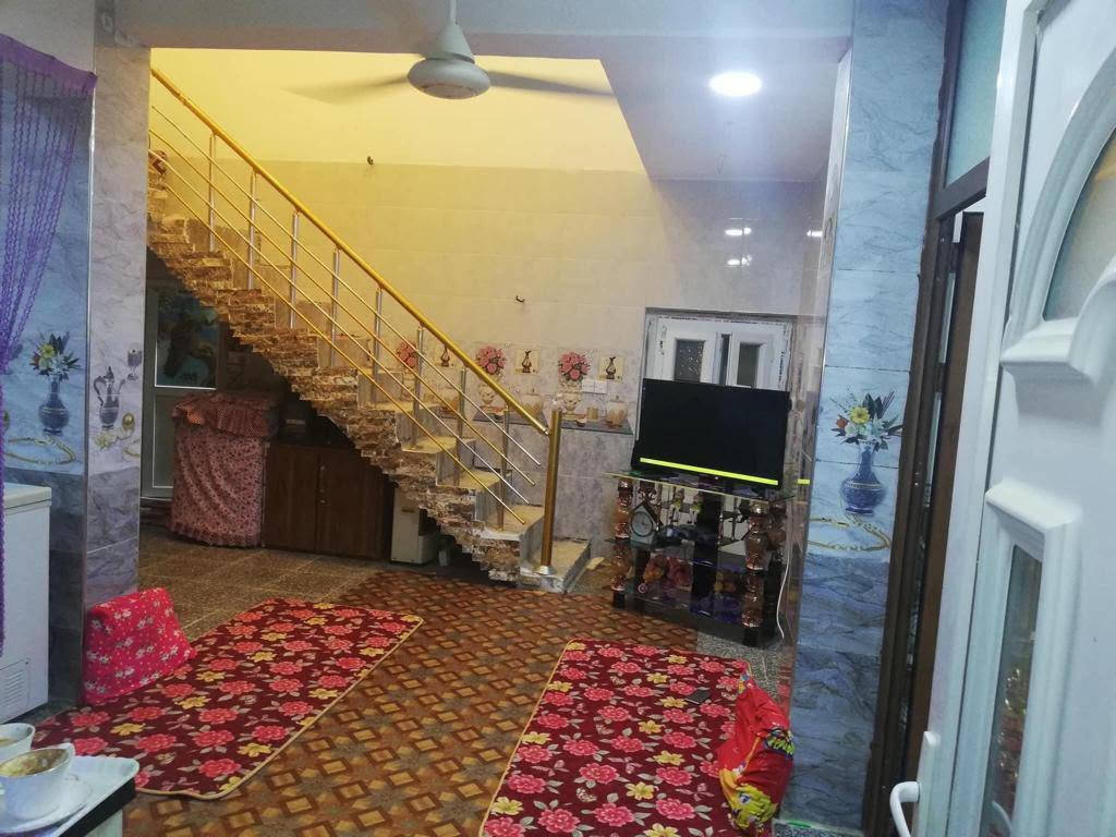 بيت للبيع مساحه ٩٧ بالسند واقع حال١٠٠ واجهه ١٠ ونزال ١٠ مكانه الحسينيه الراشديه طابو ملك صرف الضباط بشارع مركز الزهور السعر 80بي مجال للشراي***********

