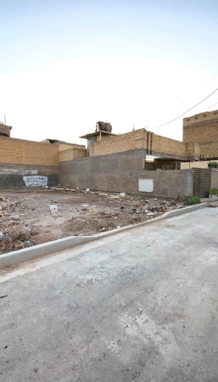 قطعة آرض 200 متر للبيع في منطقة البلديات ضباط ثانيه الاستفسار ***********
