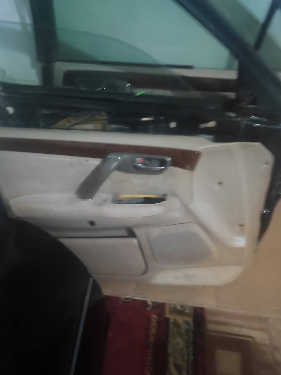 بيبان جنون لون اخضر غير محدد وبطاين بيجي وشاملغ ما بيهن ضربه اخو الجديد كامل البيبان ما عده السماعات  ***********0
