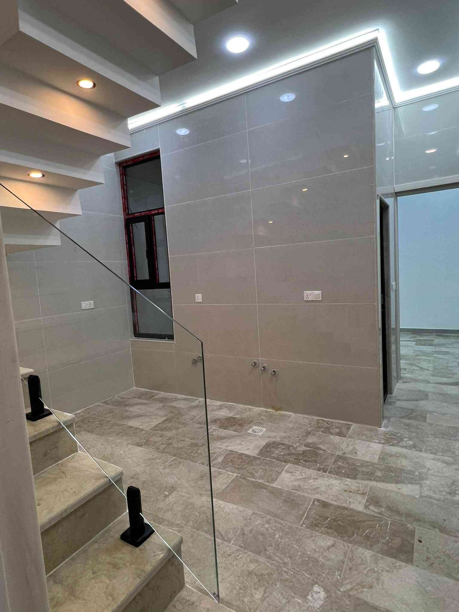 دار للبيع بمساحة 60 متر تصميم حديث و شغل درجة اولى🏠
📍موقع البيت حي الجهاد منطقة الضباط - قرب  4 شوارع

تفاصيل البيت ⬇️
واجهة 4/70
➖ طابقين ونص.
➖ الداخل 4 غرف نوم واسعة.
➖ صالة الاستقبال 
➖ مطبخ مرتب
➖ حمامين بنظام حديث

التشطيبات والمواد ⬇️

➖ الواجهة تغليف بورسلين.
➖ الأرضية مرمر عماني
➖ الشبابيك ألمنيوم عازل بجودة ممتازة.
➖ ديكورات داخلية

📌 للاستفسار و معاينة البيت ميدانياً

الاتصال على الارقام ابو يوسف ***********
