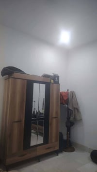 غرفه شبابيه • تخت نجاره • ميز شاشة