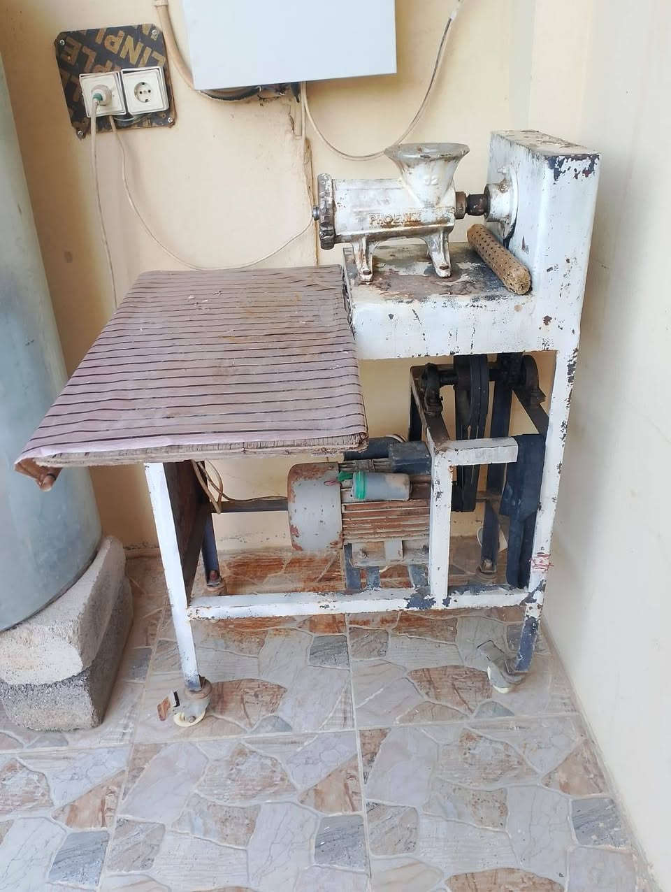 للبيع الاستفسار على الرقم التالي ***********
