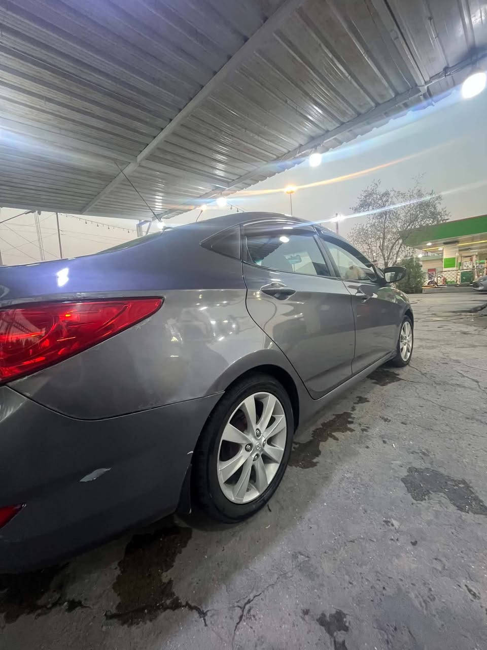 للبيع سيارة اكسنت  مديل 2014 وارد امريكي محرك 1600 GDi  محرك وكير   بحالة ممتازة  تبريد ثلج صدر جديد الحادث موضح بل صورة السعر 88 ورقة والستفسار ***********
