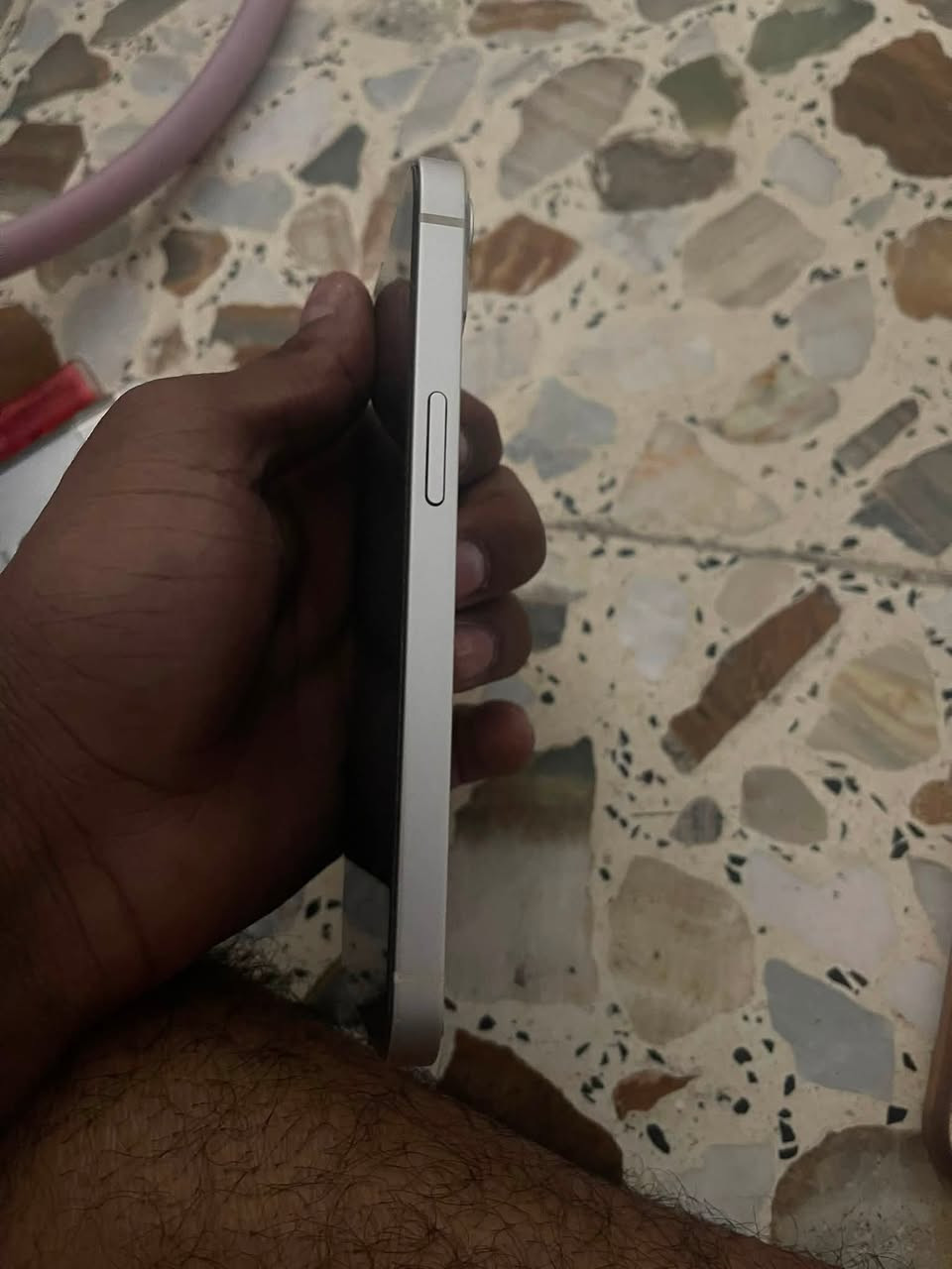ايفون 13عادي مراوس ب13برو ماكس 
التليفون بطاريته 84 ذاكره 128 شعدك نزل مكان بغداد رقمي ***********
