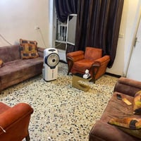 تخم سبع مقاعد سعره ١٥٠ وبي مجال مكاني بغداد مدينة الصدر رقمي 077190596...