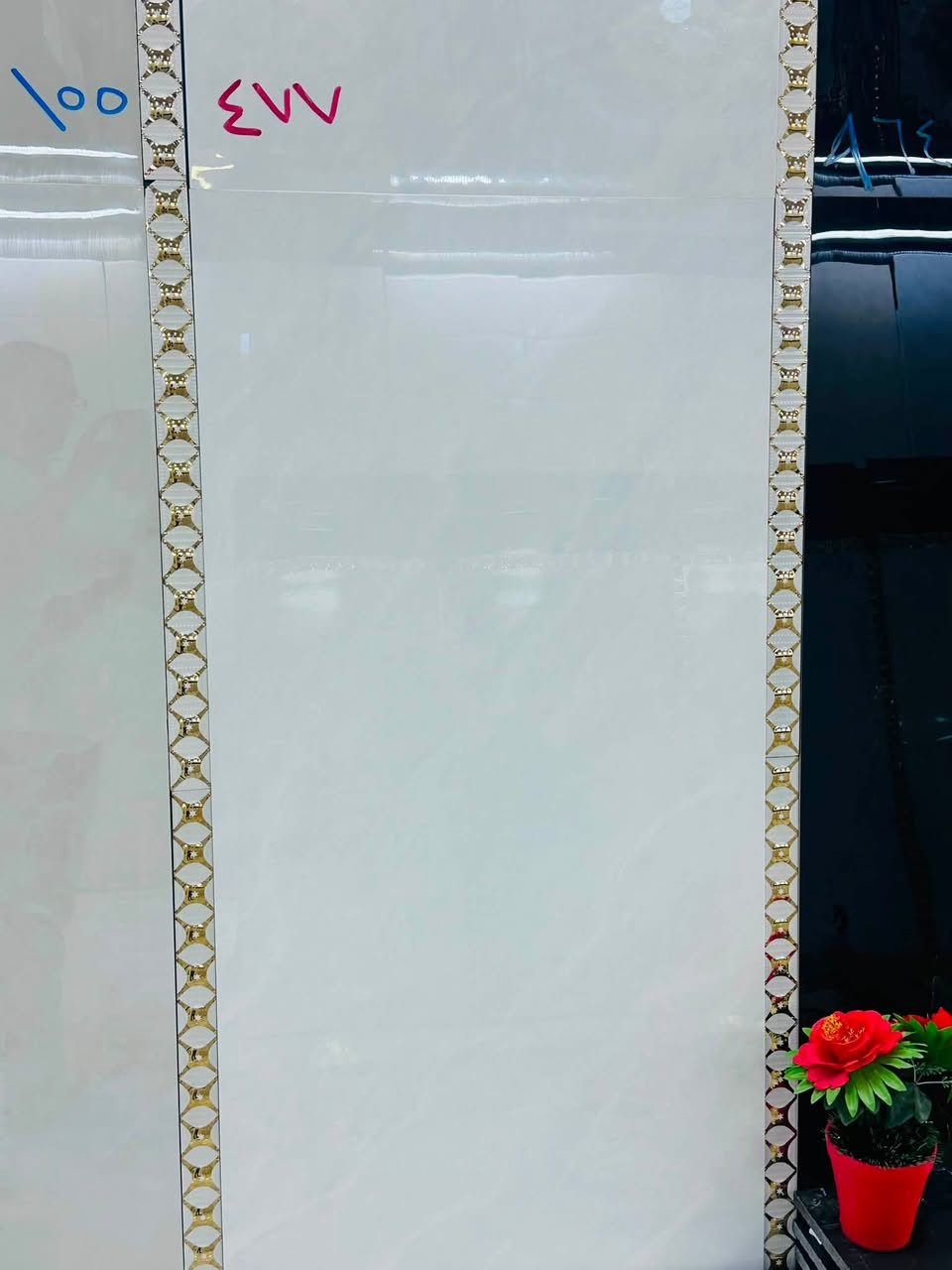 موديلات جديده 
60*120 بورسلين نانو بوليش 

***********
***********
