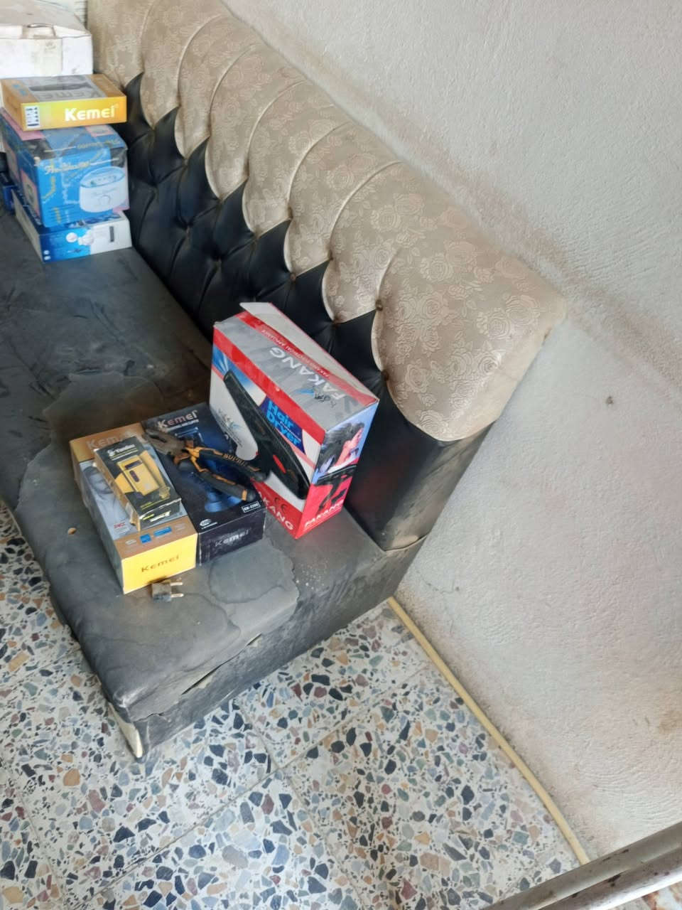 أثاث حلاقه
رفوف 2
مرايات 2
عرباين 2
كراسي 2
مغسله 1
مجموعه متكامله نواعم حلاقه مقصات مشاطه شفرات حافضات كل نواعم الحلاقه
مستعجل على بيعته 
رقم الهاتف ***********
بغداد حي النصر الولدايه
@الجميع
@الكل
