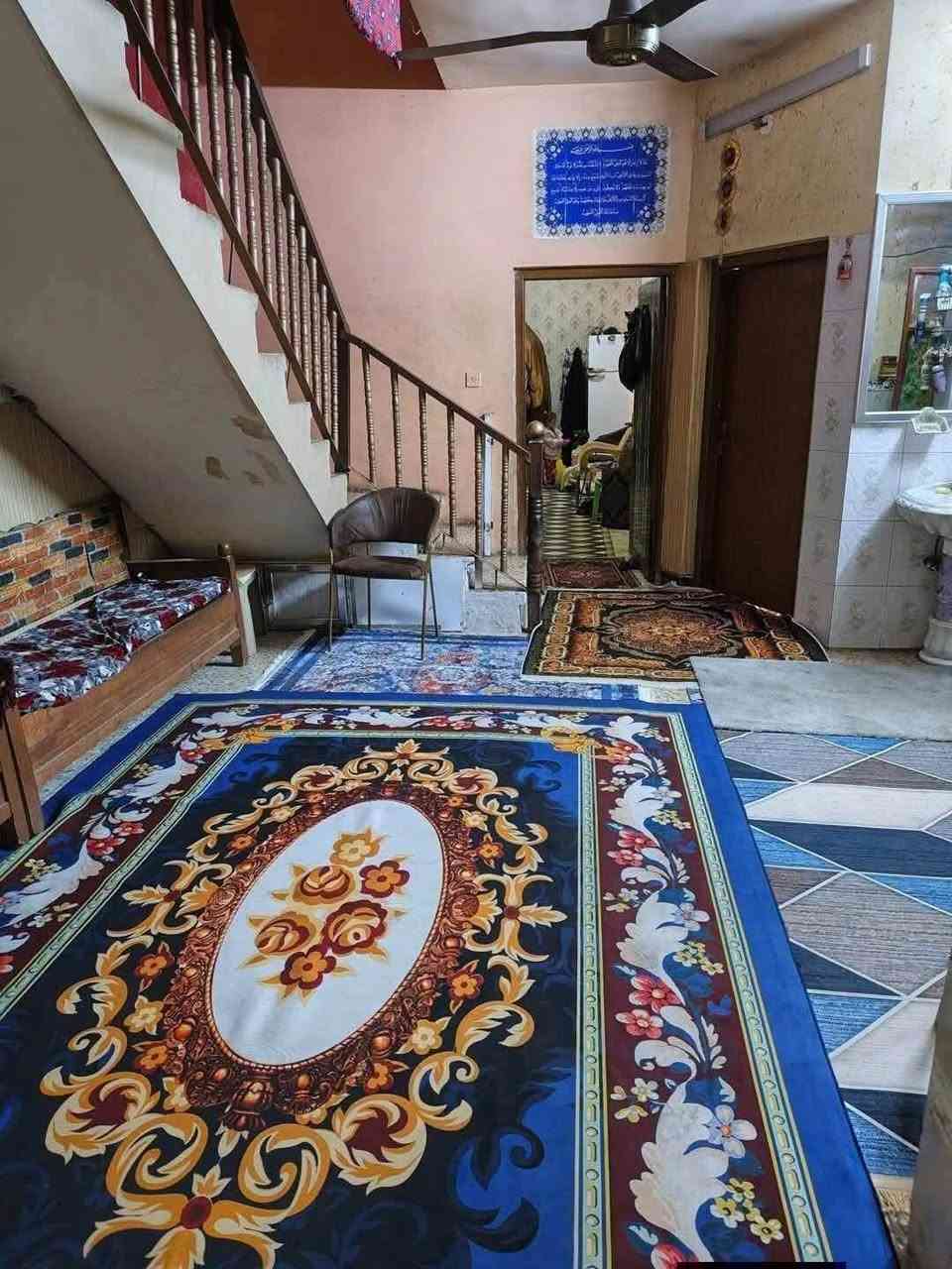 الدار للبيع مساحة 232 ونص 
مساحه 232 ونص ،واجهه 7,5. ونزال 31
كراج *حديقه*استقبال*مطبخ*صاله* حمام ومنور*غرفتين نوم *طابق الثاني *غرفتين نوم *حمام وصاله ,وسطحين
بناء 2010
شارع المدارس السعر ٢٥٠مليون  المراجعه مع مكتب دلالية ابو فراس العتابي *********** وابو محمد الشمري ***********🌹🌹🌹
