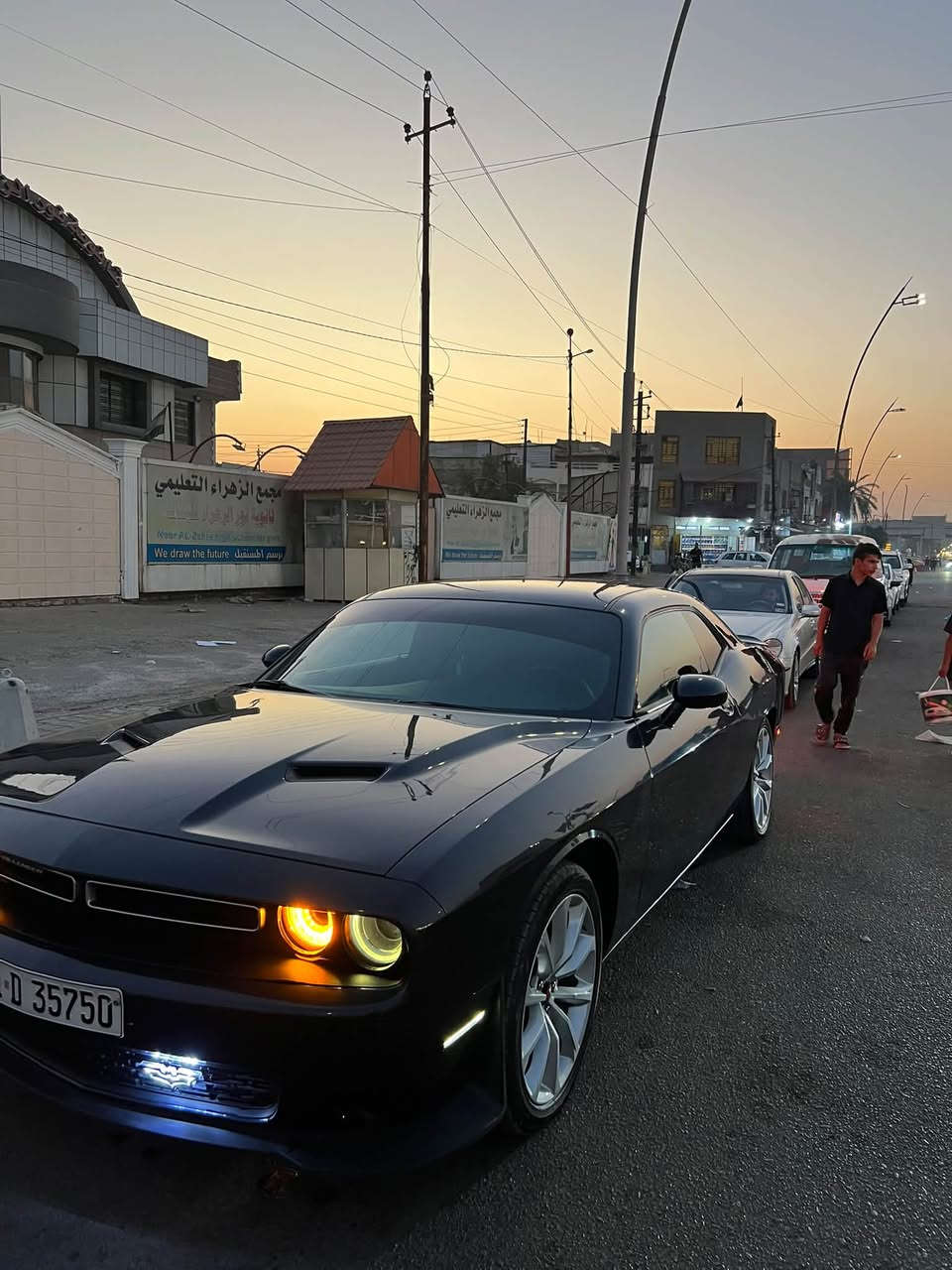 جالنجر 2019 sxt
مواصفات ال sxt المعروفه 
🧨مقعد كهرباء
🧨تحكمات ستيرن 
🧨عداد دجتال 
🧨كامره خلفيه 
🧨قفل سرعه 
🧨شاشه صغيره 
🧨مري كهرباء
🧨لون السياره نيلي وليس اسود 
السياره بدون ايرباك او شاصي بجم السياره كبس بلادي وحادث السياره مرفق بالمنشور 
للاستفسار الاتصال على الرقم 
***********

