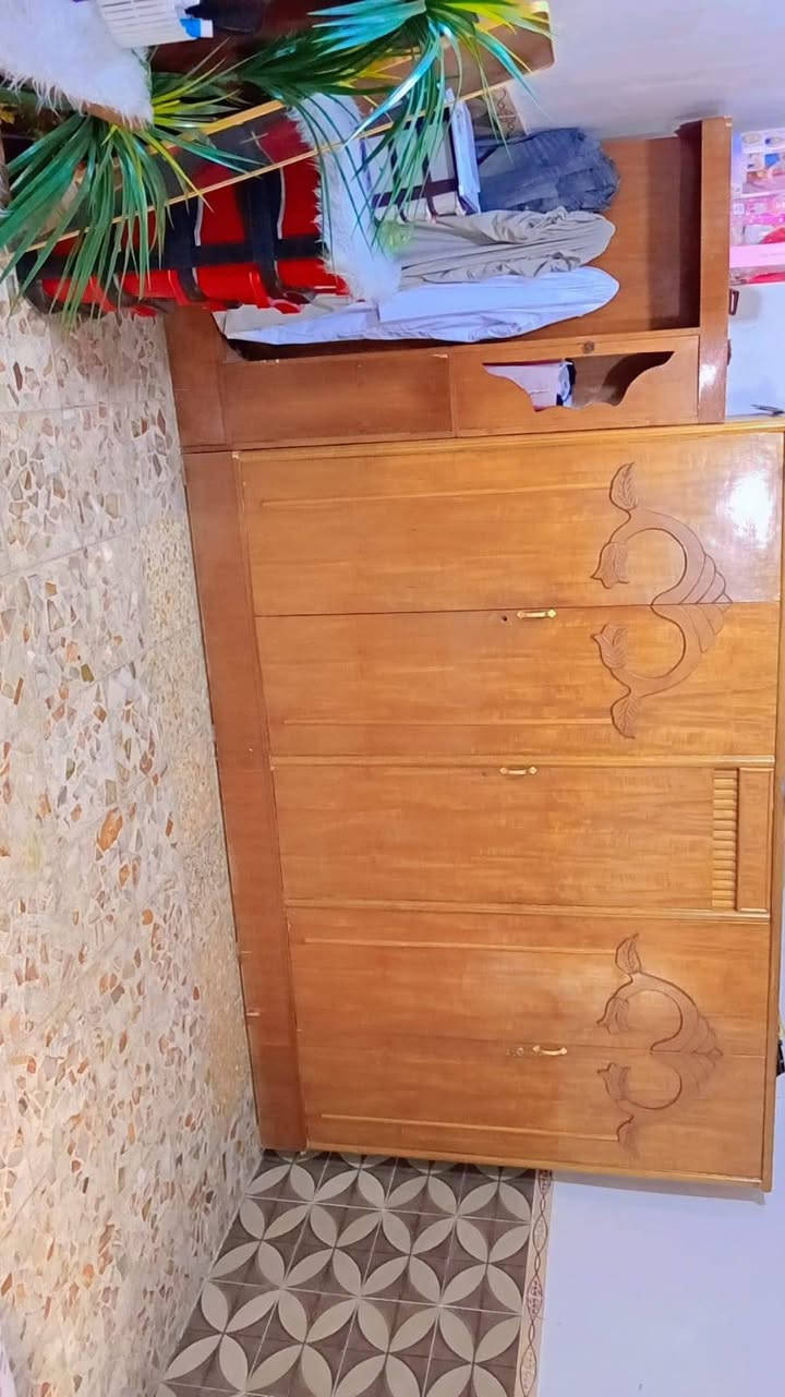غراض للبيع 
مجمده عوزه بس غاز ⛽ سعره ب100 وبيه مجال 
تخم 10 مقاعد سعر ب275 وبي مجال 
غرفه نوم 💤 صاج سعره ب600 وبيه مجال 
***********
