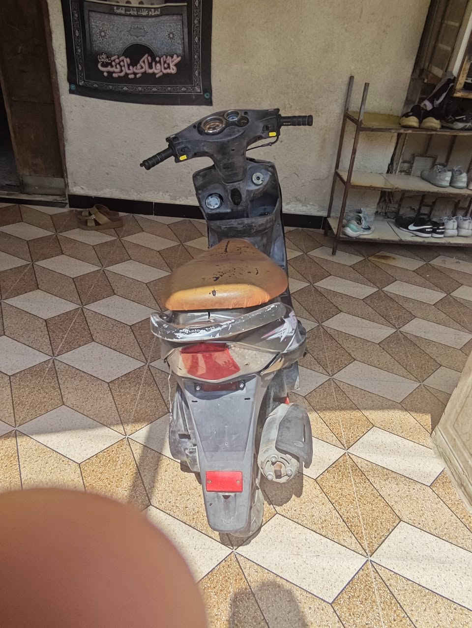 سلام عليكم دراجه كامكو جي ٤ دراجه شغاله سلف بيه عطل هندر و كامت طلع دخان كال اكو دهن ب صالنصه  رايده ب 150 وبيه مجال رقمي ب 7732308207 فقط واتساب
