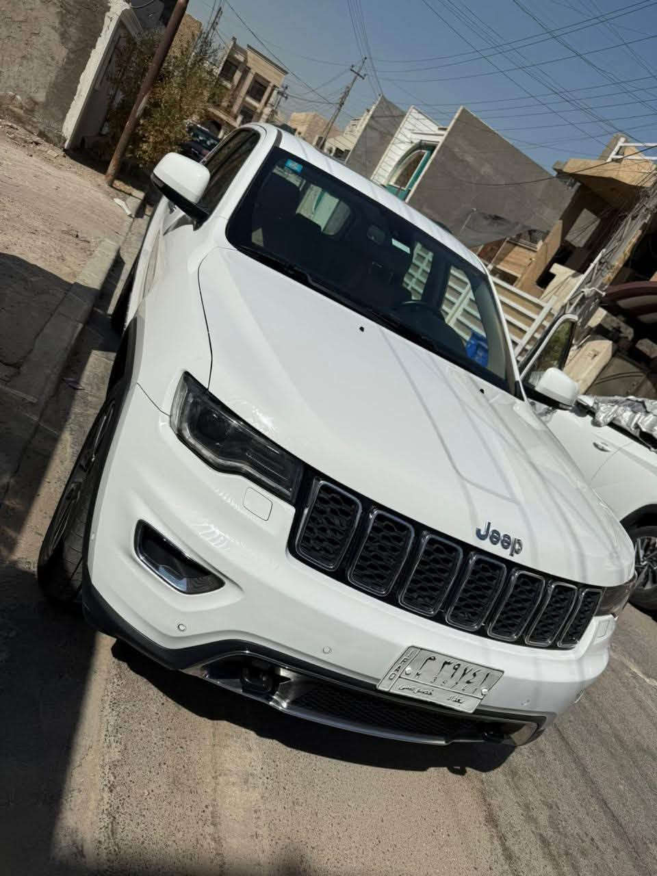 السلام عليكم
جيب ٢٠١٨ خليجي فول limited plus 

ماشية 106000 ألف كيلو، بيها نص صبغ باب وشبر بارد

* بصمة
* تشغيل عن بعد
* جنطة كهرباء
* ويل 20
* تبريد مركزي
* تحكم قيادة 3 أنظمة
* كير بالستيرن شفتات
* ستيرن كهرباء
* تدفئة بالستيرن
* الكشنات تدفئة تبريد
* كشنات جلد فول كهرباء، الكشنات الأمام
* الكشنات الخلفية تدفئة
* بانوراما على طول السقف
* بجم لد وكشافات ضباب
* وضعيات قيادة 3
* حساسات أمامي وخلفي
* مانع تصادم توقف ذاتي
* أوتو ستارت
* كامرة دوارة
* مراي كهرباء قلاب
* 3 شاشات
وبعد بيها مواصفات 
السعر ٢١٥٠٠$ 
***********
