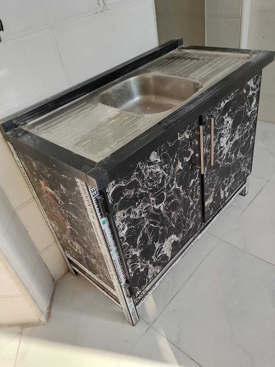 سنك جديد ونظيف 100 الف موجود واتساب ***********
