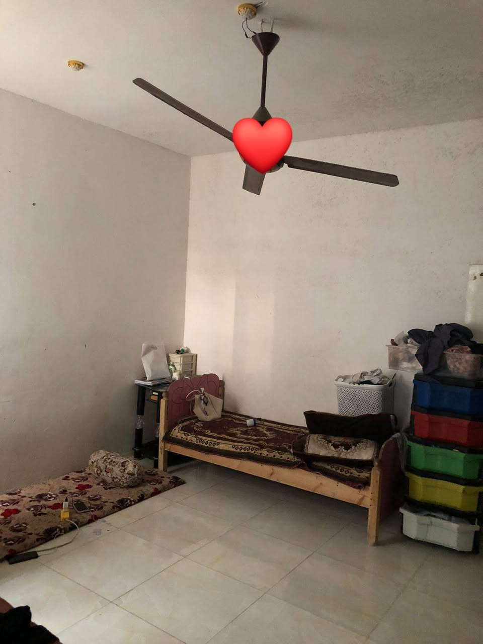 السلام عليكم دار للبيع لمساحا 100متو بناء حديث كل الخدمات مي مجاري كهرباء تبليط لموقع  العثمانيه  مقابيل  الرازي(***********)
