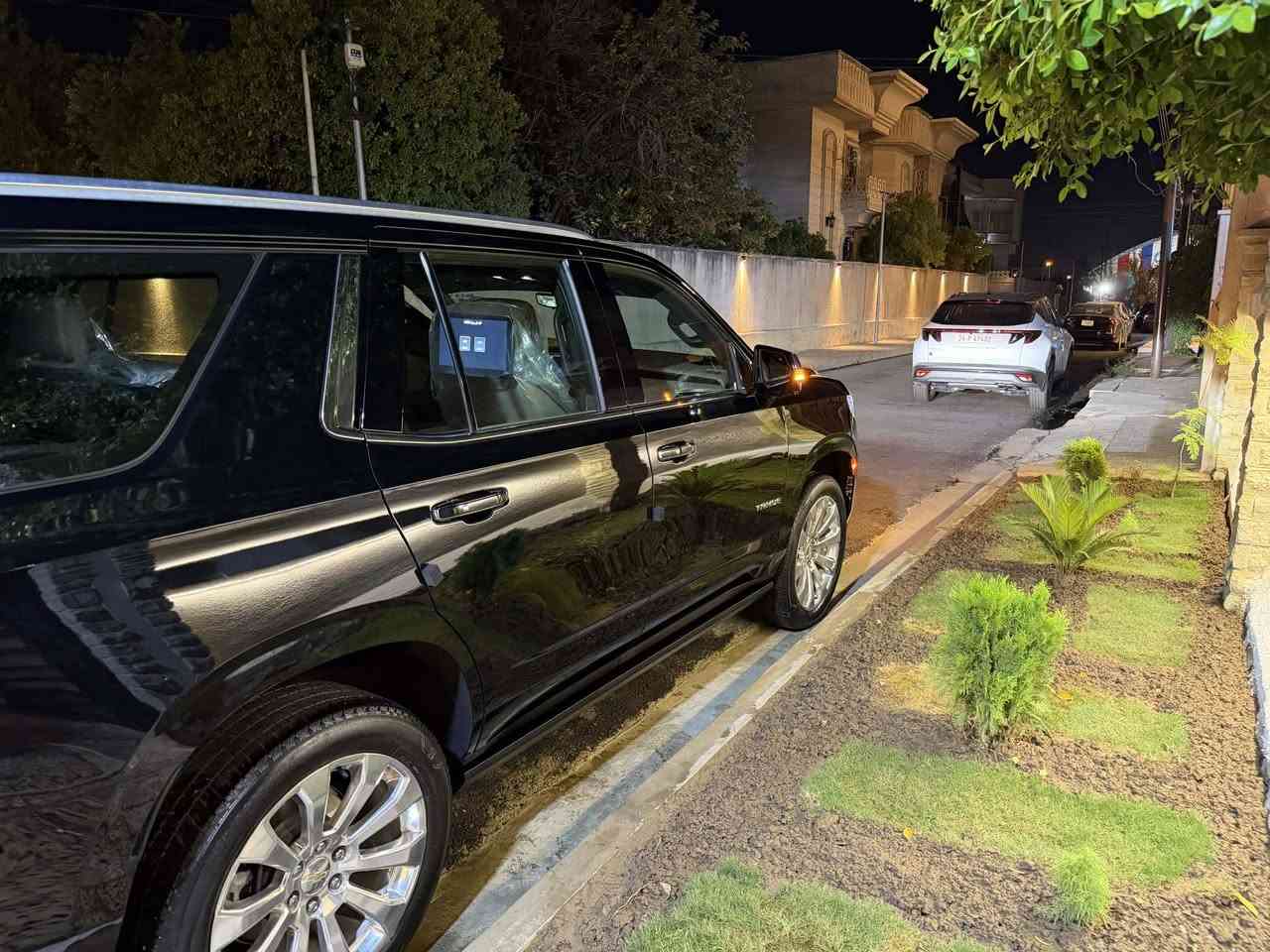 تاهو ٢٠٢٣ بريمير خليجي المحرك المرغوب ٥٣٠٠ اسود بغداد تحويل مباشر فول ١/١ الممشى ٢٦ الف كيلو كفاله عامه بوضع الشركه اغراضها كامله ممستخدمه للتواصل *********** 
السعر ٥٤٥ وبيه مجال بسيط 
المكان بغداد الاعظمية
