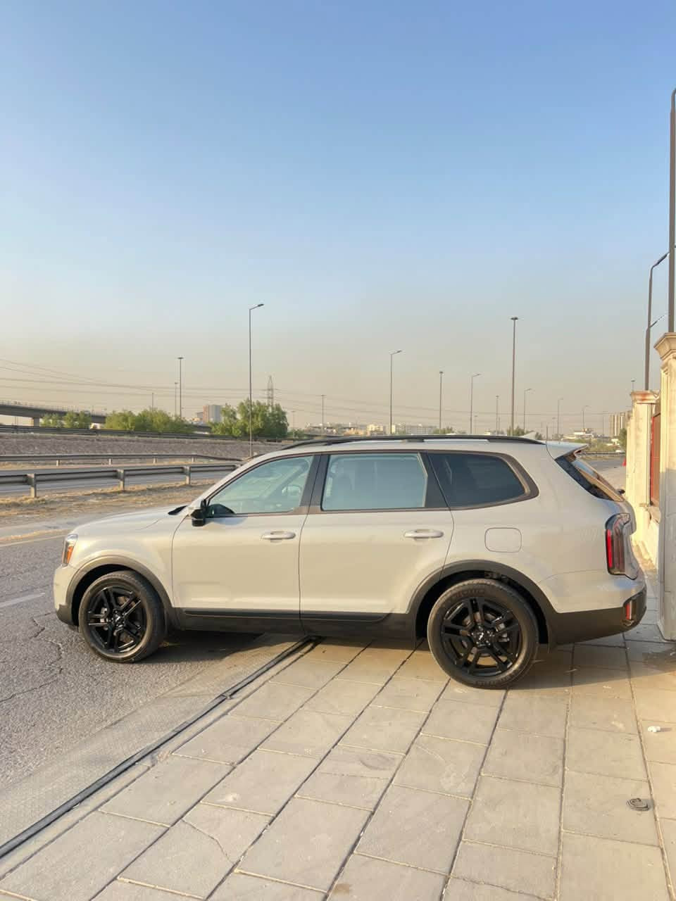 ‎كيا تيلورايد فول الفول  / اكس لاين (2024)🤍🔥
الفئة: PRESTIGE X-LINE
🚘 وارد امريكي
سياره كفاله عامه من صبغ بارد تبديل 
حادثه نسبه غرق وشغاله من امريكا 
نسبه 20 بل ميه 
 فول مواصفات 1/1 (أعلى مواصفات 
🏁عداد المسافه 14mi
✨ فتحتين سقف بانوراما 
كامرات محيطيه فول كامرات 
🪞 مرايا شفط🔁 مرايا إشارات
🔥❄️ كشنات أمامية تدفئة وتبريد
🔥❄️ كشنات خلفية تدفئة وتبريد
👑 كشنات منفصلة VIP
🚀 تشغيل عن بعد
📡 رادار أمامي
📡 رادار جانبي
💡 لايتات LED زنون
🌤️ لايتات نهارية LED
📟 حساسات أمامية وخلفية
🎛️ هزاز ستيرن
🖥️ داتا شو أمامي (HUD)
💆‍♂️ مساج كشن السايق
🌈 إضاءة داخلية ليزرية
🎥 كاميرات 360 درجة
👁️‍🗨️ نظام النقطة العمياء
🛣️ تحذير مغادرة المسار
🧠 مثبت سرعة متكيف
🛑 مانع تصادم
🧳 باب خلفي كهرباء
💺 ميموري كشنات
🔊 نظام صوتي فاخر
       
السعر295$ وبيه مجال 
مكان السياره بغداد حي الجامعه 
☎️ ***********
