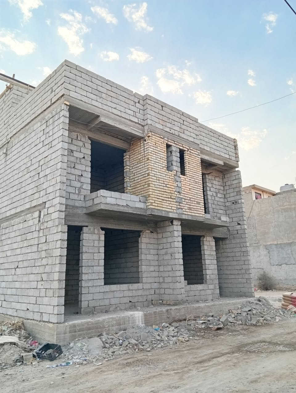 للبيع بناء حديث واجه 5ونزال 10
مشتملات ثنين شارع المركز فرع أسواق الواثق

***********
