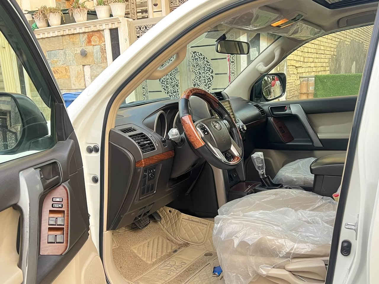 برادو ٢٠١٢ • كويتي • ٧ راكب