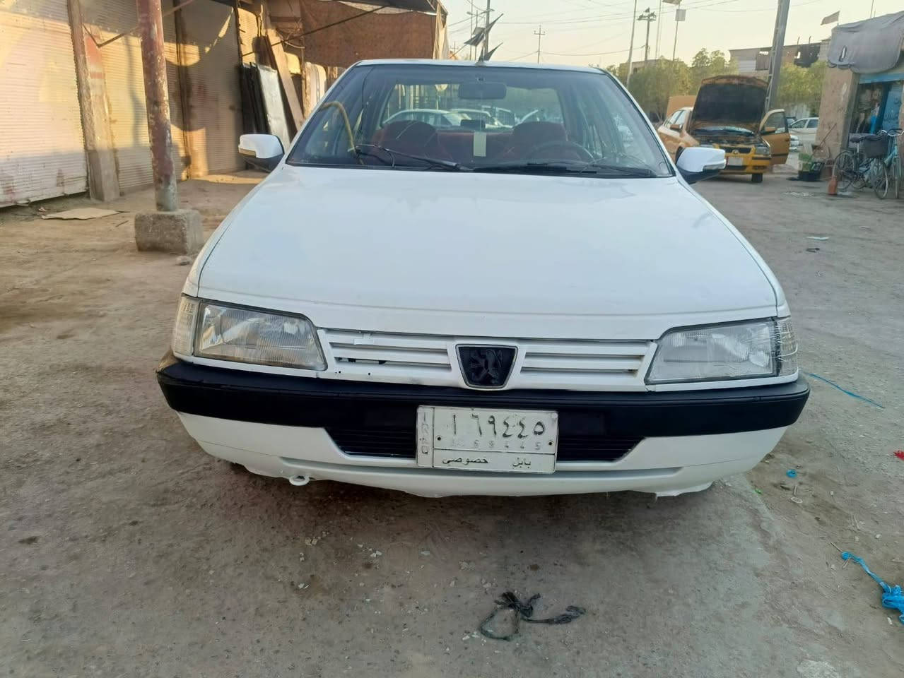 بيجو GLX  موديل 2009  رقم بابل
كفاله محرك وكير  شواصي مكفولات 
تخم تاير جديد  دواخل نظيفه ودوشمه . 
لاضربه ولا صبغ ولا خياس 
السعر 30 وبي مجال 
سياره مال جناي  مكاني نجف الكوفه ***********
