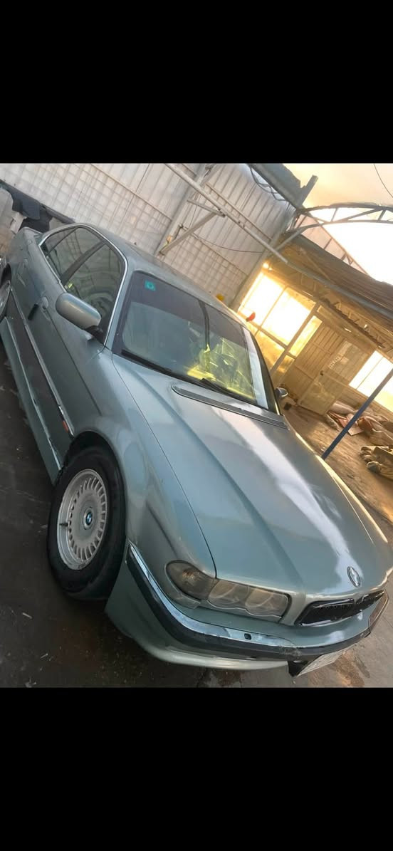 السلام عليكم BMW 730i
موديل 99 بالسنويه محدث 2000

 رقم بغداد شرط المداور   مكينه 30 جديده 

  جاهزه من كلشي

 مصبوغه عام للجماليه

دايمنو جديده مال 12 سلندر

ويل مال 750

كهربائيات شغاله

جنطه شفط 

باتري جديد

دايفروم جديد

راديتر جديد

واتربم جديد

كامره خلفية دواره 

حداديه جديده 

تبريد شغال 

مروحة كهربائي مال اف 

تايرات جديدات 

 مكان السياره ديوانية

***********
