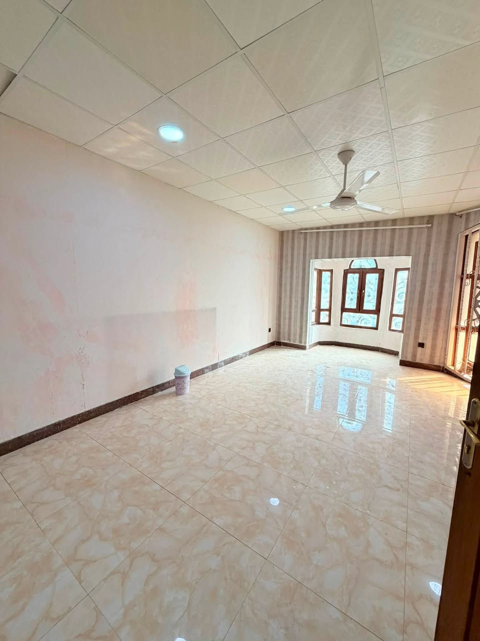 🔶(منزل للايجار)🏡✅
// المساحة (250) متر// طابقين 

🔸(يحتوي الطابق الارضي على/ غرفة منام/ صاله/ /مطبخ حار بارد / صحيات/كراج /يحتوي الطابق الثاني على/ ثلاث غرف منام/ هول/ صحيات /ومن ضمن البيت / مطبخ وكاونترات + سبالت + غرفة منام  /

                                                              
(الموقع المشراك الجديد مقابل جامعة باب الزبير)

سعر الاجار (مليون و 100 الف ) غير قابل للتفاوض //

🔻(عنوان الشركة )

 ( الجنينه /نهاية شارع المصلحه / قرب سوق الجبيلة ) 

للطلب والاستفسار الاتصال على الارقام التاليه//

واتساب +اتصال ***********
واتساب + اتصال ***********
