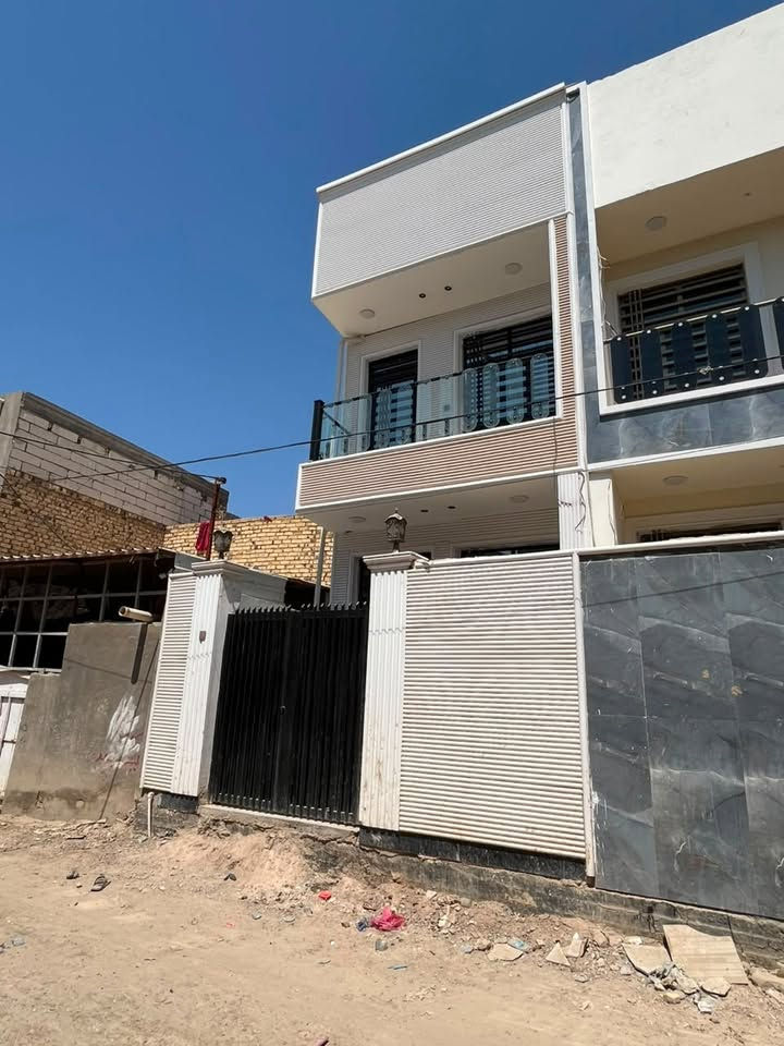 للبيع بيت سكني بمساحة 100 متر

📍 الموقع: [حي الاساتذه ]
📐 المساحة: 100 متر
🏡 طابقين
🛏️ غرفتين نوم
🚿 حمامين
✨ البيت مرتب وجديد غير مسكون ومناسب للسكن 
📄 سند/طابو: [25 ]

📞 للاستفسار والتفاصيل:***********

