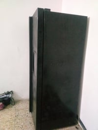 ثلاجة • نضيفه • ماتور عطله