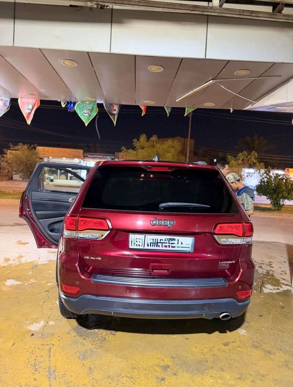 💎 لأهل التميز والجاهزية.. جيب لاريـدو 2020 🚙
🔥 مواصفات السيارة:
▪️ كشنات جلد فاخرة 💺
▪️ شاشة ذكية مع كاميرا خلفية 📸
▪️ بصمة تشغيل وإطفاء 🔑
▪️ حساسات خلفية أصلية 📡
▪️ مثبت سرعة وتحكمات ستيرن كاملة 🛞
▪️ وباقي مواصفات لاريدو المعروفة بالراحة والثبات.
🛠️ حالة السيارة والبدن:
▪️ حادثها بسيط جداً ومرفق بالصور .
▪️ بيها صبغ "شبر" بالجاملغ من جوة فقط، وبارد بسيط بالعراق.
▪️ السيارة تبارك الرحمن جاهزة  والمحرك والگير والتبريد كفالة وشرط الفحص ، وماتحتاج أي قطرة مصروف.
📋 المعلومات والسعر:
▪️ الرقم: أربيل دولي وبأسمي  ).
▪️ السعر:215 ورقة (وبيها مجال بسيط  ).
▪️ المكان: بابل 🇮🇶 | الحلة - مركز المدينة.
▪️ للإستفسار واتصال حصراً: *********** 📞
