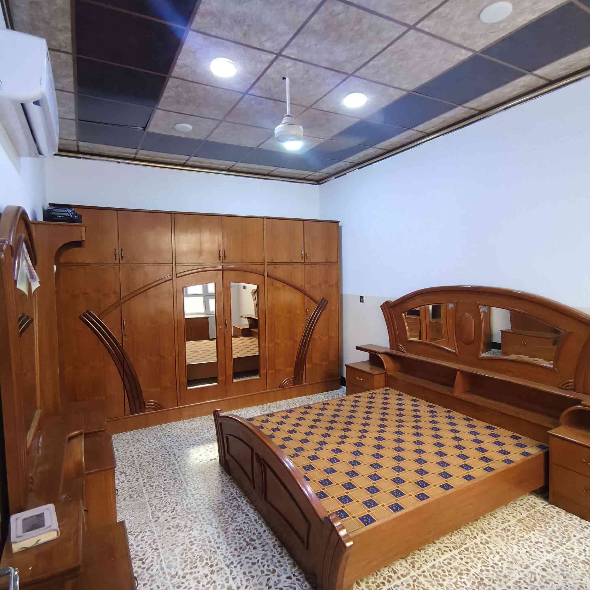 السلام عليكم
غرقه اغشاب للبيع 
غرفه نضيفه 
السعر 650 وبيها مجال قليل 
مكان موصل قوسيات
*********** 
*********** هاذا رقم الواتساب
