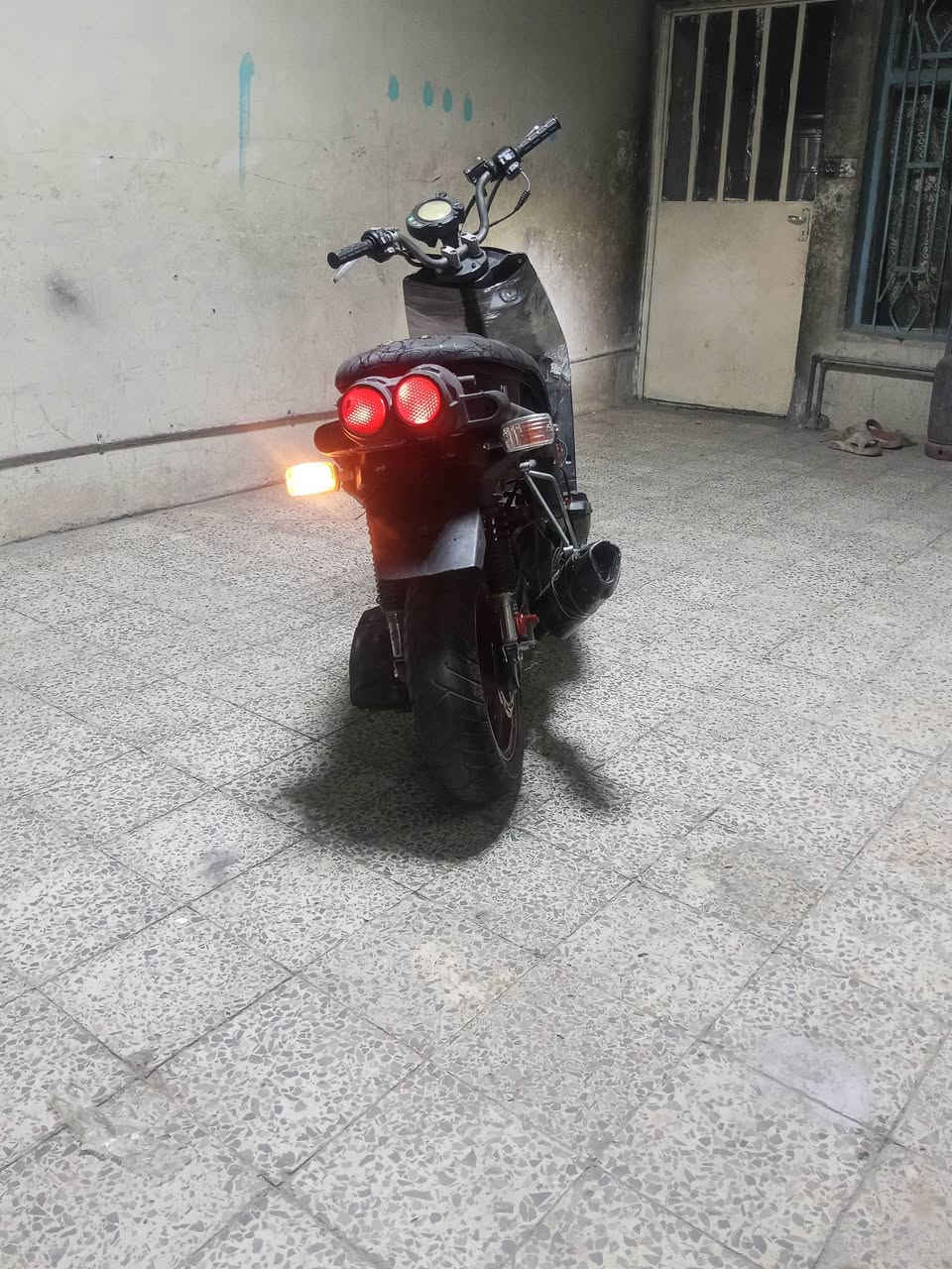 🔥 دراجة سكنز جبلي (تعمير جديد) 🔥 شلعة تخوف، وراحة بال.. 🏁✨
💥 المواصفات : • ⚙️ التعمير: تعمير جديد بالكامل (ما تحتاج أي مصاريف بس كفرات). • 🚀 الأداء: شلعة طيارة ومعدل. • 🎛️ التحكم والقيادة: سكليتر وعظمة جديد + يده جديدة + مجامع جديدة. • 🫀 المحرك والكهربائيات:
• ضفيره ماكس +كابريتر جديد + كويل جديد + عقل ماكس جديد (تشغيل وسحب صافي 100%).
• صالنصه رياضي + شوته رياضية + راس بلك جديد + شخاطة سلف جديدة.
• باتري أصلي جديد + كتف شحن جديد . • 🛑 الأمان: بريكات دسك أمامي وخلفي.
✨ الدراجة جاهزة، تدك سلف وتتوكل ما تصرف عليها فلس، فقط كفرات. ملاحظة:  الدراجه صيني .
📍 المكان: الكمالية 💰 السعر: [290 ألف]. [وبيها مجال بسيط للطيبين] 📞 للتواصل: ***********  .أو دزلي رسالة على الواتساب.

التصوير ضالمها كلش
