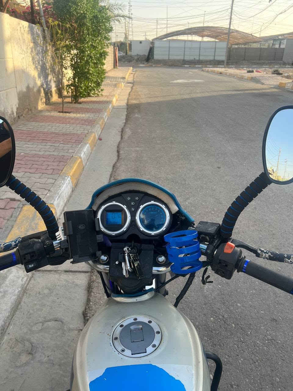 يا الله سلام عليكم سايم موديل 12 للبيع مسجل سنويه كامل بأسمي تحويل ثاني يوم تخم تاير لايتات كهربائيات من طول للطول زنون نكره صلف بكل وقت للتواصل:***********
