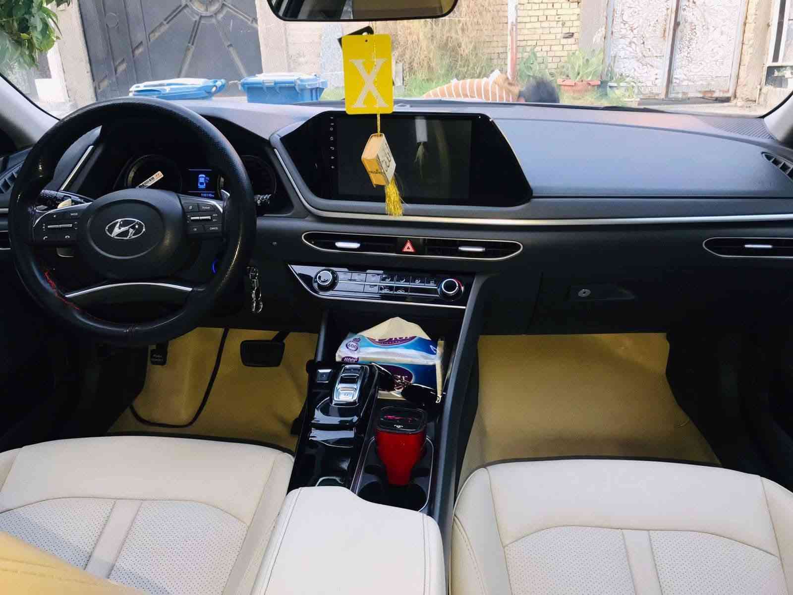 السلام عليكم
سوناتا موديل 2020وارد خليجي 
مكفوله كفاله عامه ماعدا بيه شويه بارد
محرك 2500
سياره مال بيت كامله
رقم اربيل تحويل ثاني يوم 
السعر170وبيه مجال 
رقم ‏‪***********‬‏
بغداد حي الجهاد
