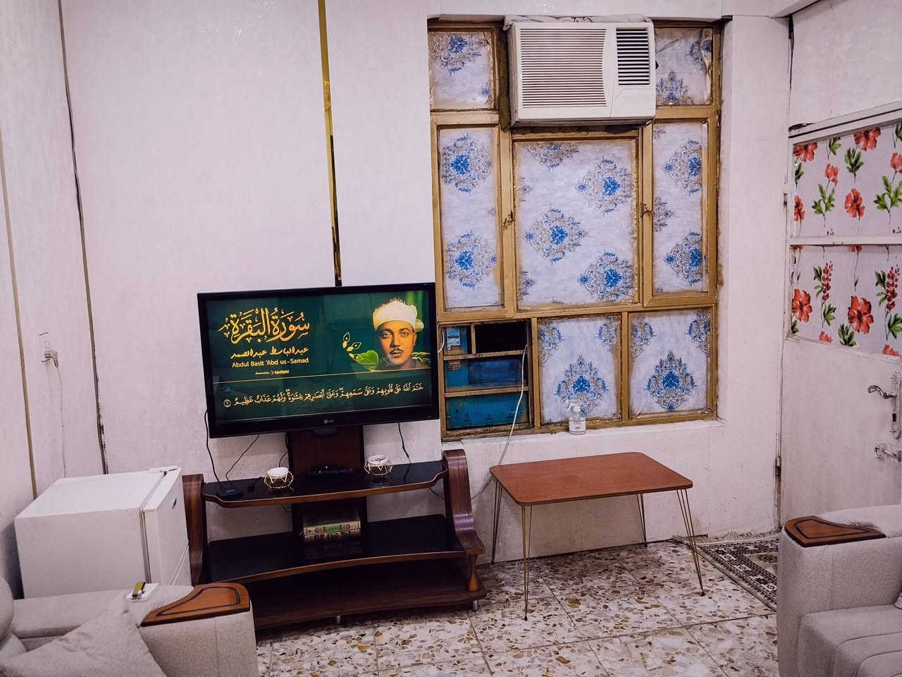 السلام عليكم بيت للبيع الحميديةشارع المصاليخ خامس فرع مقابيل انشائيةحمودي العطواني خامس بيت عالي عن الشارع 3بايات مجاري كاملةباقي التبليط رح يتبلك المساحة78مترغرفتين نوم واستقبال ومطبخ حاربارد حمامات عدد2ابيع مع الاثاث كامل سبالت عدد2مكيف 1مبردات 2ثلاجات 3مجمدة1غرفةنوم تزگام عراقيةاصليةموتلزيك تخم قنفات كاونتر طباخ كريازي الاصلي البيت كامل من كلشي 3شاشات بلازمةسستم كامرات غسالةجديدة  سحب ونت كلشي وياجاهزتانكيات عدد2ماطورماءالبيت صب مسلح عدا البيتونةوالغرفةالفوك سندويج التفاصيل ***********
