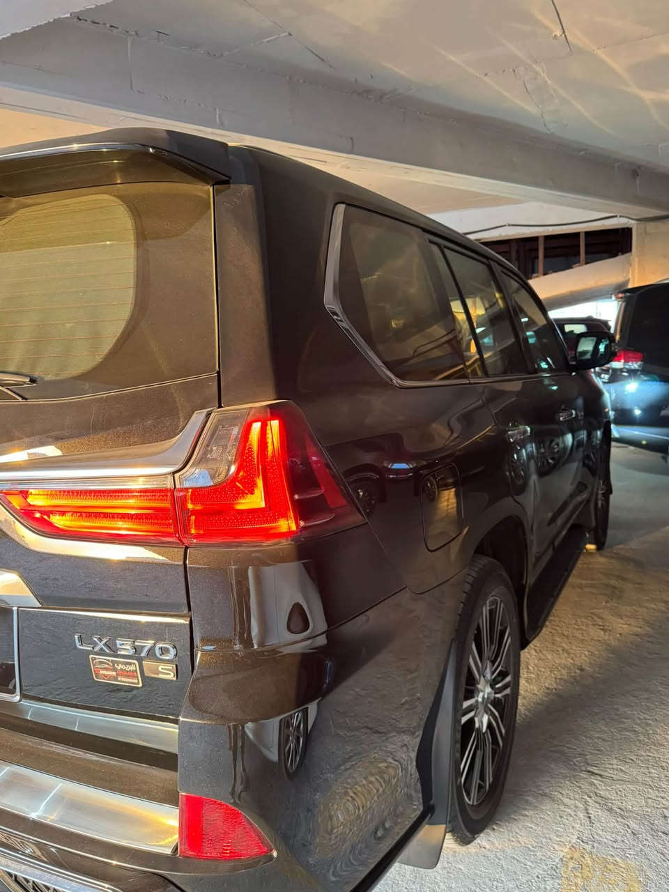 السلام عليكم
لكزس  2021  LX 570  SPORT PLUS السيارة كلش جديدة و استخدام اقل من يومي مكفولة كفالة عامة رقم بغداد باسم والدي 

رقم بغداد 

بيبان شفط وصندرق كهربائي وشفط 

السيارة ماناقصها شي لا ارضيات ولا شي كاملة من كل النواحي

السيارة مغلفة نانو عند افضل مركز بالبصرة 

محرك 8 سلندر جديد ومضمون ومحد حاط ايدة بالمحرك 

5 كامرات 
رادار 
نقط عمياء 

طخم تاير جديد 

شرط لاشخط لابالبدي ولا بالويل 

السيارة مامتعوبة ونضيفة حيل و احلا من الصور بهواي 

ماشية 37 الف 

البصرة الزبير ***********
