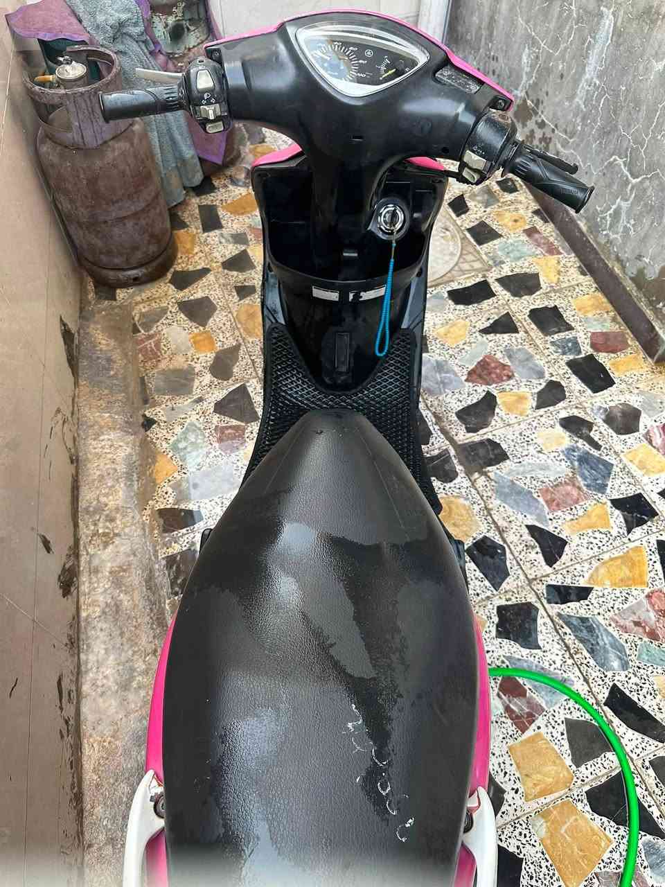 ماكس عدله لونه وردي بلاد دراجه خير من الله كل نقصه مابيه مصار هواي من نزلته من رمبه اني منزله بيدي وهاي صوره الدراجه نضيفه كلش الي تفيده اني حاضر عنواني بغداد الدوره ابو دشير سعره ٨٥٠ وبيه مجال هاذه رقمي للاستفسار اكثر *********** ومتواجد فيس هم
