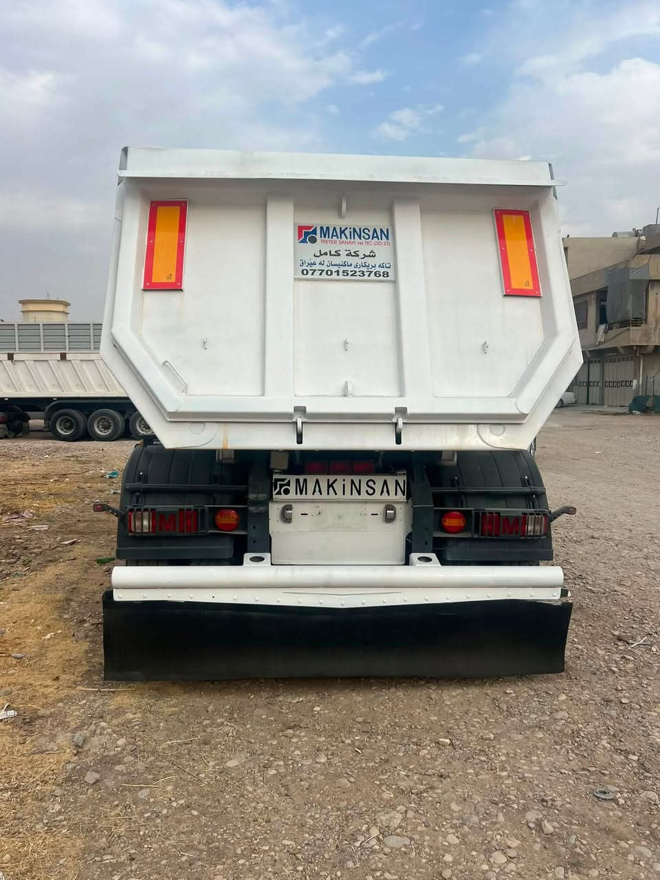 سلام عليكم 
عربانة مكنيسان للبيع 
موديل ٢٠١١
دناكير ١٤ 
تخم تاير جديد 
مكفول من جك و شاصي 
زرعة ٢٨ متر 
*********** 
***********
