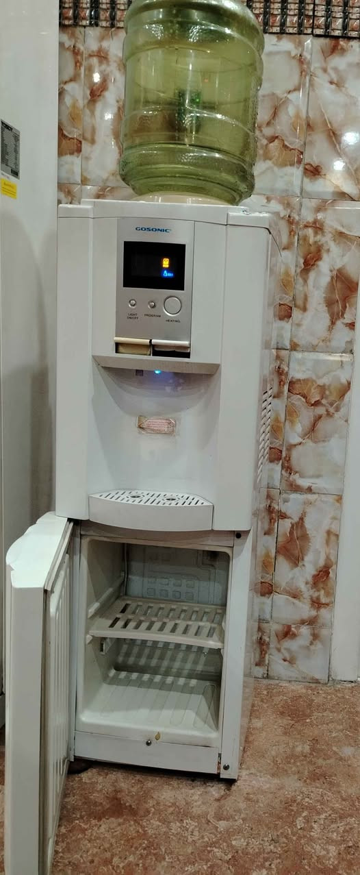 براد ماء ماركة جوسونيك اصلي باب اول جدا نظيف استعمال قليل سعر 90 بي مجال بغداد الحبيبية *********** يوجد واتساب وبالخدمة بغداد, العراق
