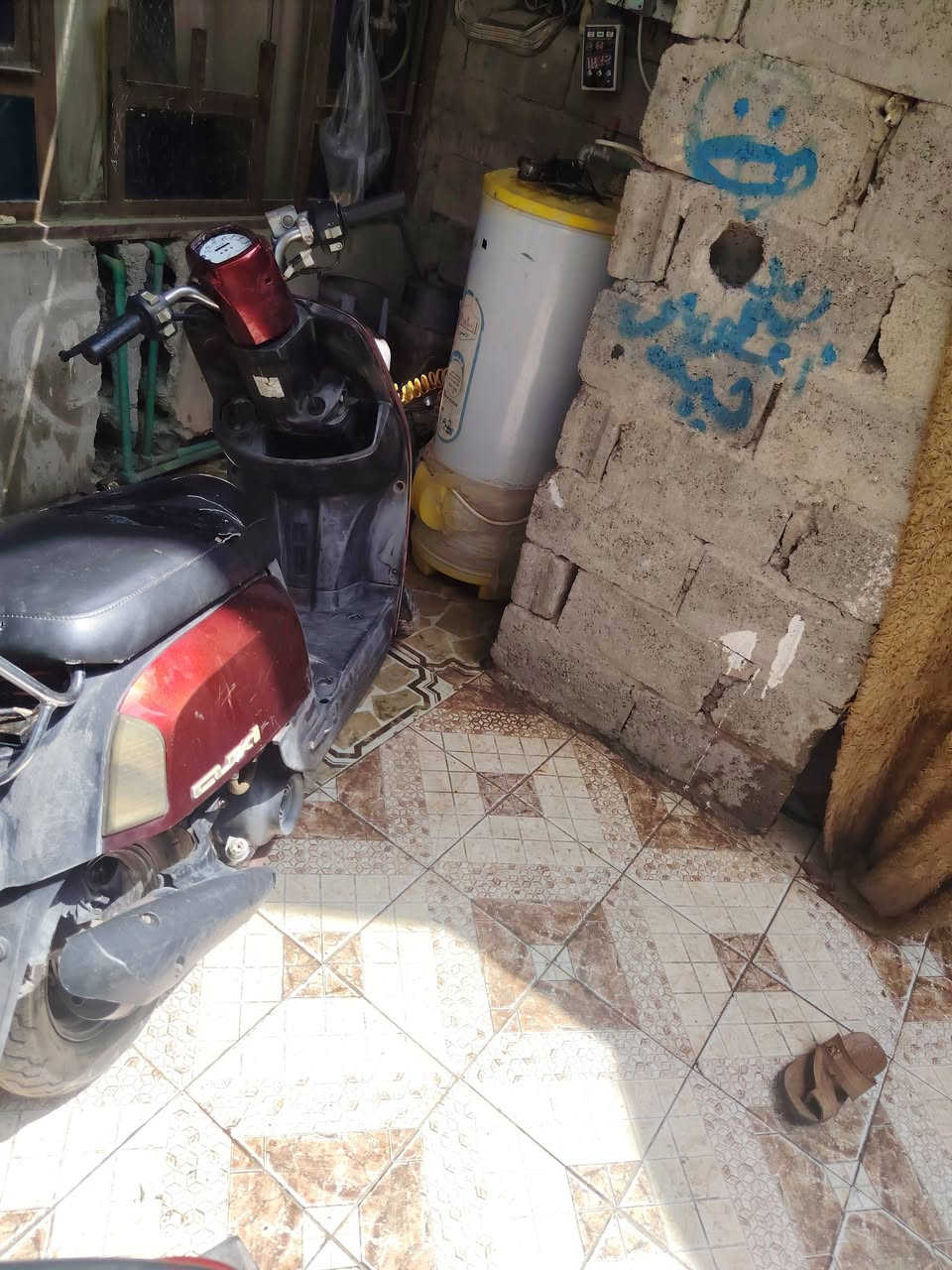 السلام عليكم بوليس موديل٨ دراجه ما مفتوحه محركه خير من الله كهربايات شغاله كلن اشاير يمنه يسره شغالت كلوب عالي ناصي بك لا يت شغال شغاله سلف وهند   دراجه بيه بس كابريته تعبانه تمشي بس شلعت لدراجه مو قويه مكاني ديالئ بعقوبه الجديده ما متواجد خاص فقط عل *********** سعر٤٠٠وبيه مجال
