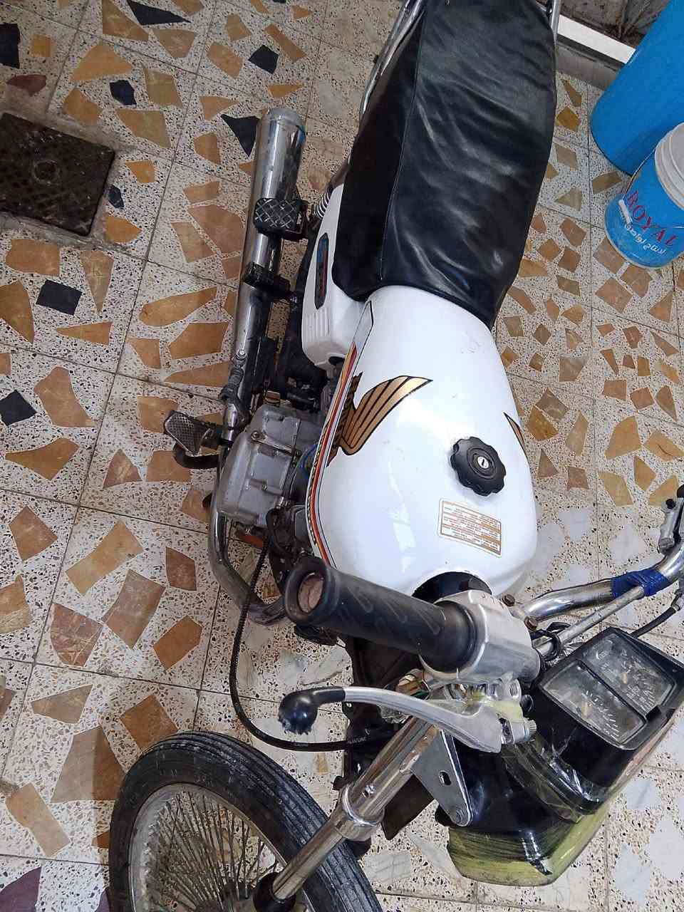 السلام عليكم دراجة للبيع مكاني صويرة حي العمال سعر قفل١٦٠.قفل رقمي
***********
