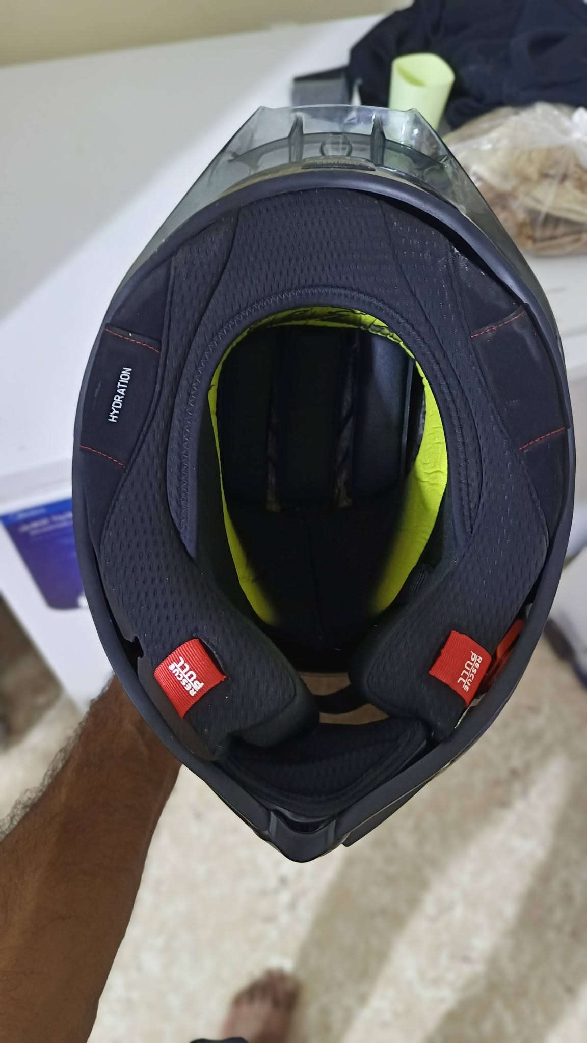 عندي هاي الخوذه كوالتي ماستر كاربون فايبر AGV Pista GP RR Carbon (Master Quality / Replica)
كلش نضيفه شكد تسوه 
***********
