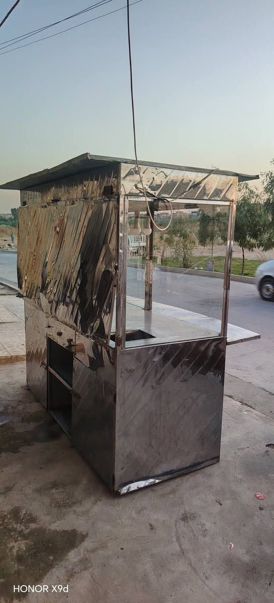 جام خانة سلي ستيل
2 مشعل داخلي 
المساحة 
عرض 1 متر 
طول 2 متر
ارتفاع 2 متر
انارة كامل 
نظيف جدا كما في الصورة 
السعر 200 الف
التواصل 
***********
***********
