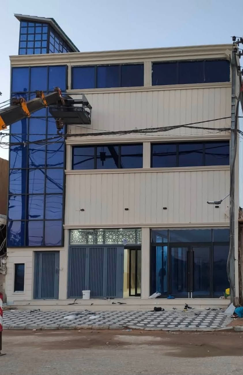 #اطباء
#صيدلية

🏢 للإيجار | بناية تجارية حديثة ومميزة تصلح لمجمع طبي أو شركة

📍 موقع مميز على شارع رئيسي بعرض 60 متر

بناية جديدة وحديثة، غير مستخدمة سابقاً، بتصميم مناسب لمختلف الأنشطة التجارية والمهنية، وتصلح بشكل ممتاز لتكون مجمعاً طبياً، عيادات، مركزاً صحياً، شركة أو مؤسسة.

🔹 مواصفات البناية:
• 4 غرف مناسبة للعيادات أو المكاتب
• صيدلية
• قاعة انتظار واسعة بمساحة 80 متر مربع
• واجهة وموقع مميز على شارع رئيسي
• بناية جديدة وحديثة وغير مستخدمة
• مناسبة للاستثمار والاستخدام التجاري أو الطبي

✨ فرصة مميزة لمن يبحث عن موقع راقٍ وجاهز لاستثمار ناجح.

📞 للاستفسار ومعرفة تفاصيل الإيجار والموقع، يرجى التواصل على الخاص أو الاتصال على الرقم: 
[***********] متوفر واتساب
الموقع/ كوفة / نهاية شارع ميثم التمار
#عقارات
#عقار
#تجاري
#استثمار
#صيدلية
#مجمع
#طبي
#شركة
#بناية
#اطباء
#النجف
#الكوفة
#كوفة
#صيادلة
#فرصة
#ايجار
#شراء
@إشارة
#الجميع
