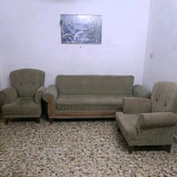 للبيع نص تخم خشب زان تركي بحالة ممتازة ونظيفة جداً:   ​المكونات: أريكة...