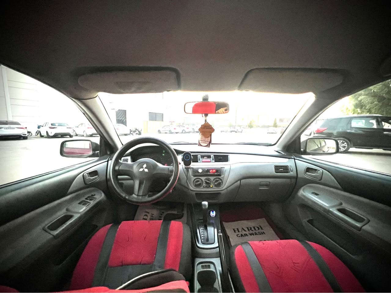 mitsubishi lancer 2009
حیزام سبوخ بەس بۆ جوانی بێ لێدران و
 بێ داخیلی
رەقەمی نوێیە سەنەویشی ٥ مانگە بەسەرچووە
گێر و مەکینە و کارەبایات و تەبرید بە شەرت 
گێر تۆماتیک 
مەکینە گەورە 
٤ جام کارەبا 
ئاوێنە کارەبا
رەقەم تەلەفۆن 
***********
*********** أربيل, العراق
