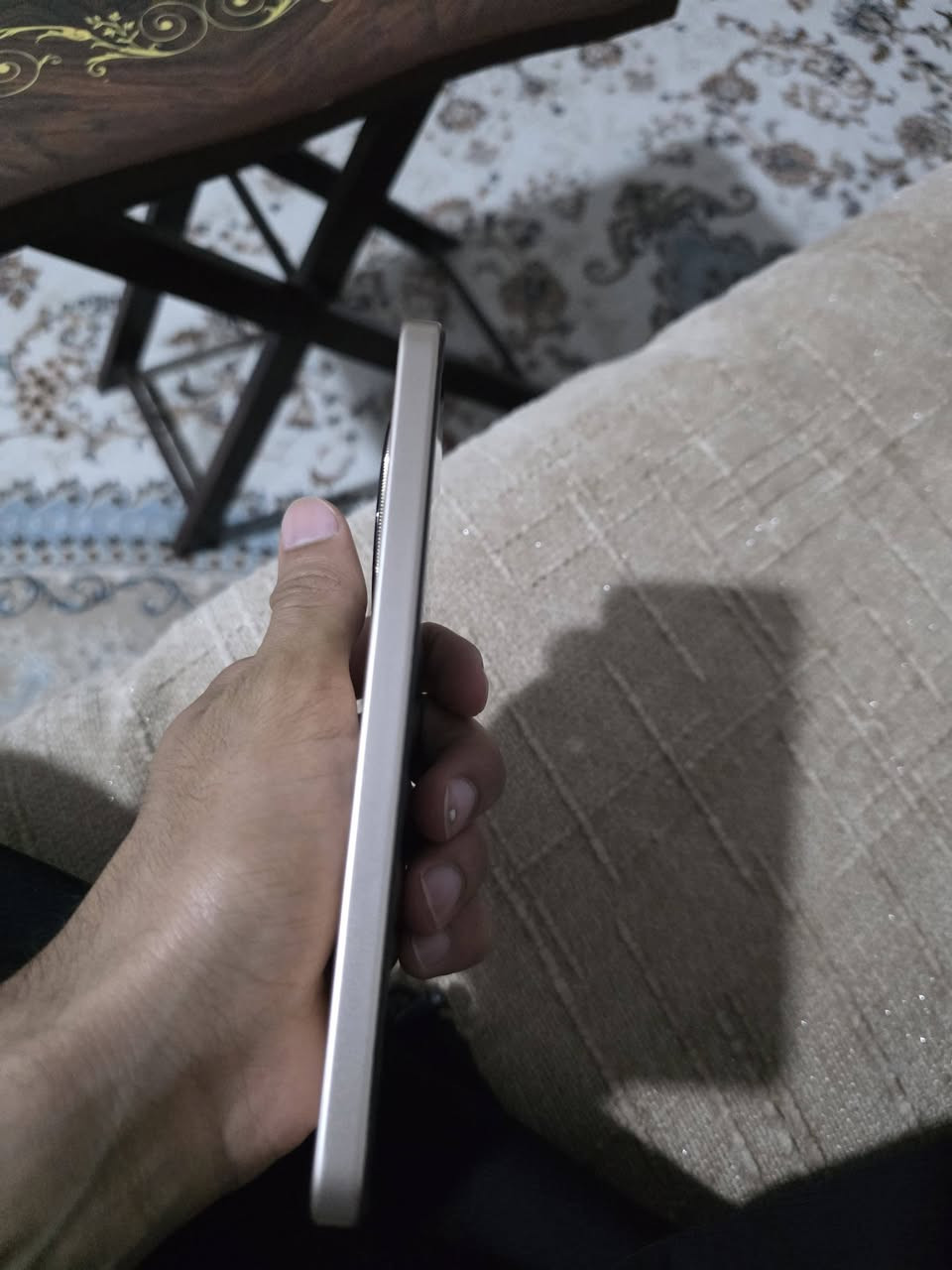 السلام عليكم هونر x9d للبيع اخو جديد ما مستعمل هواي زلق ما بي وموصفاتة بطاريتة 8300اقوة بطارية مقاوم للماء ومقاوم للصدمات وبي هواي ميزات حلوه  ذاكرتة 256يشغل 90فريم معالج مالتة قوي وبخدمة الشراي هاذ رقمي ***********
