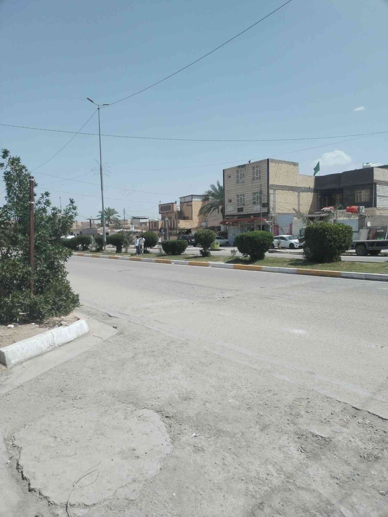للبيع او المراوس بيت ١٠٠ متر عرض ٥ متر ونزال ٢٠ متر حي اليرموك الشارع العريض شارع ال حفاظ شارع تجاري عرضه ٦٠ متر للتواصل ***********

