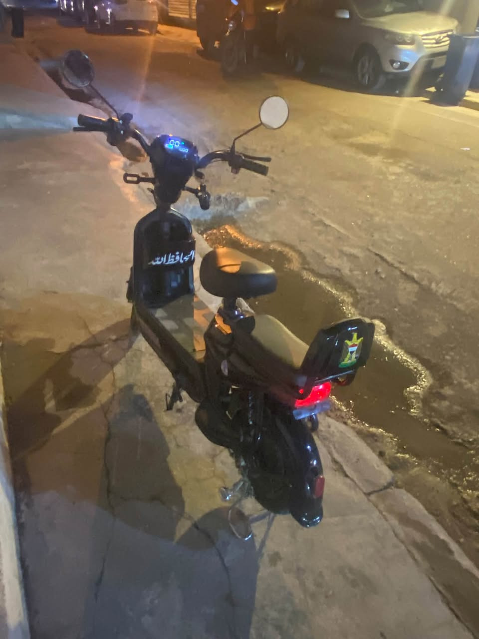 دراجة شحن حجم 14 كلشي بيهة نضيف كهربائيات و بطاريات و شاحنتهة اصلية بيهة 3 سرع كلهن شغالات ما بيهن مشكلة اني مشتريهة ب 300 الف قيم و اخذ بسعر يرضي الله مكاني بغداد للتواصل ***********

