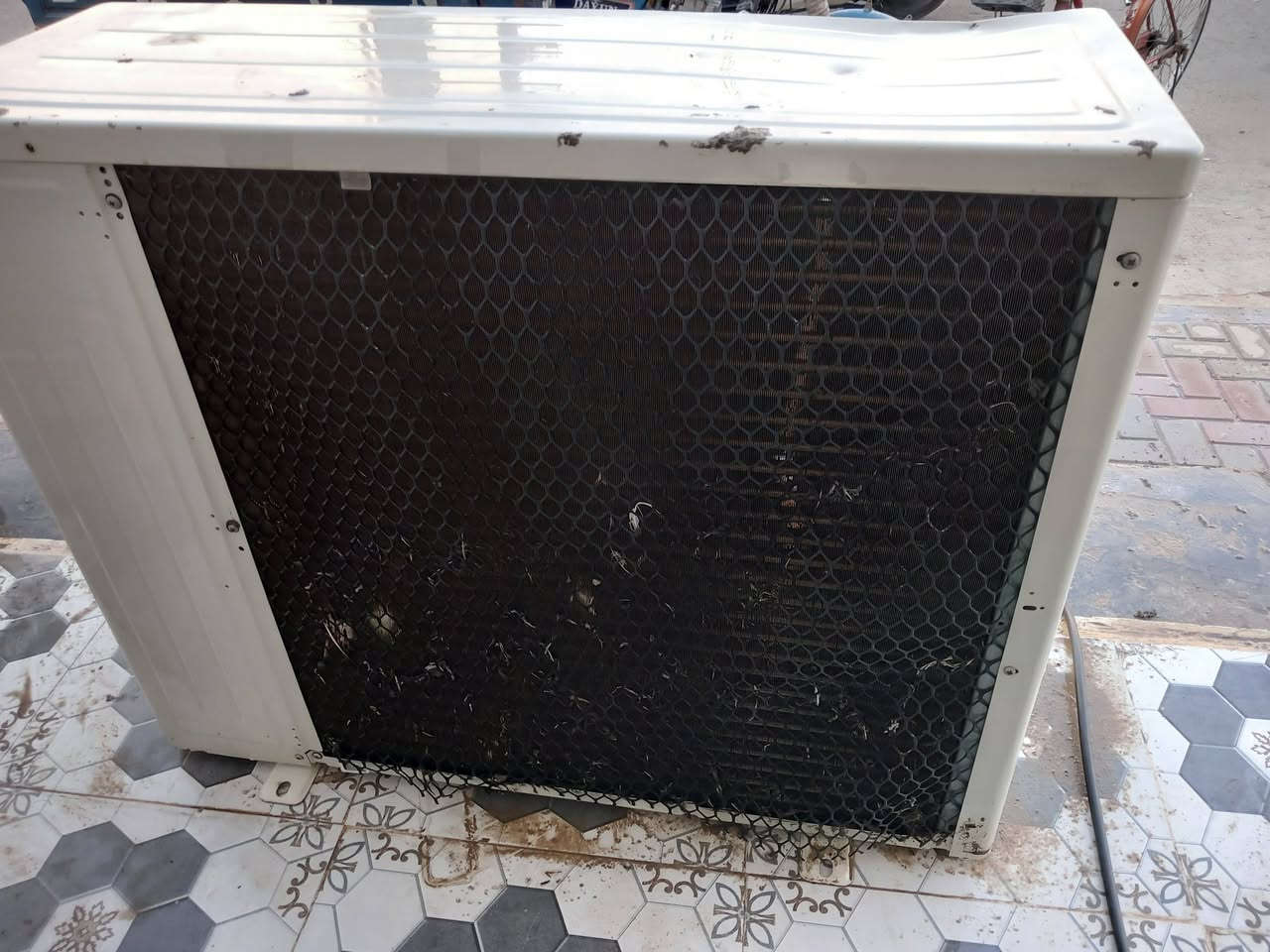 السلام عليكم قطعه خارجية مال سبلت كري 2طن شرط ماداخل تصليح السعر 250 بي مجال ***********
